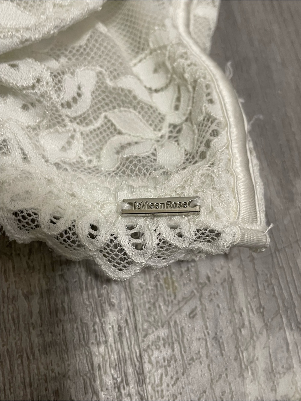 La Vie En Rose White Lace Bra - Picture 4 of 7